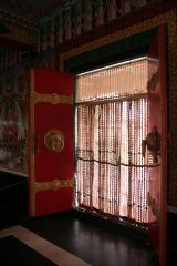 08-Temple door